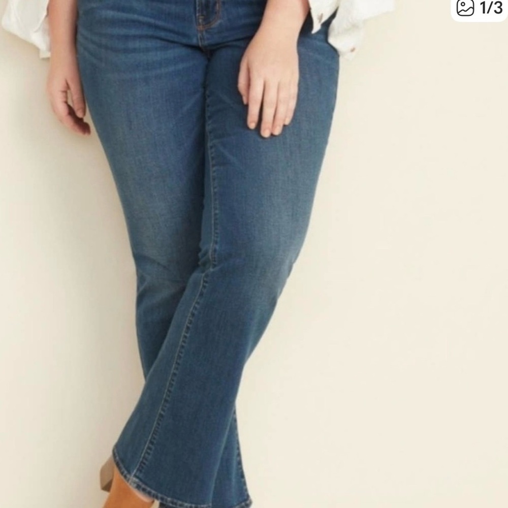Old Navy “The Flirt” Midwash Blue Flare Leg Women's Jeans Curvy 16 Short